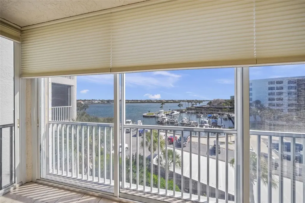 1260 Dolphin Bay Way Sarasota FL 34242