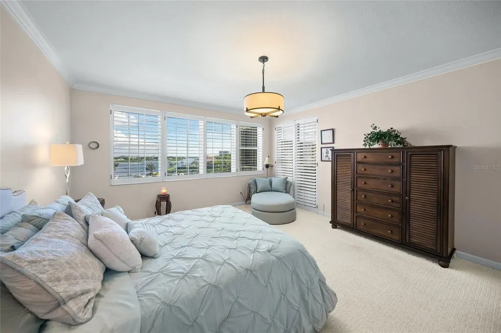 1260 Dolphin Bay Way Sarasota FL 34242