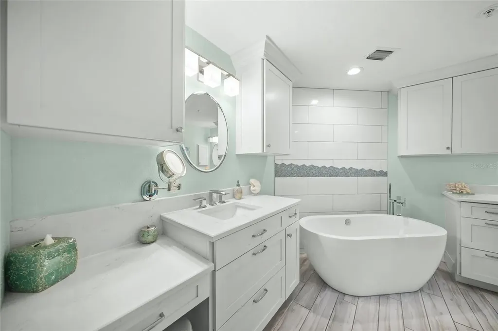 1260 Dolphin Bay Way Sarasota FL 34242