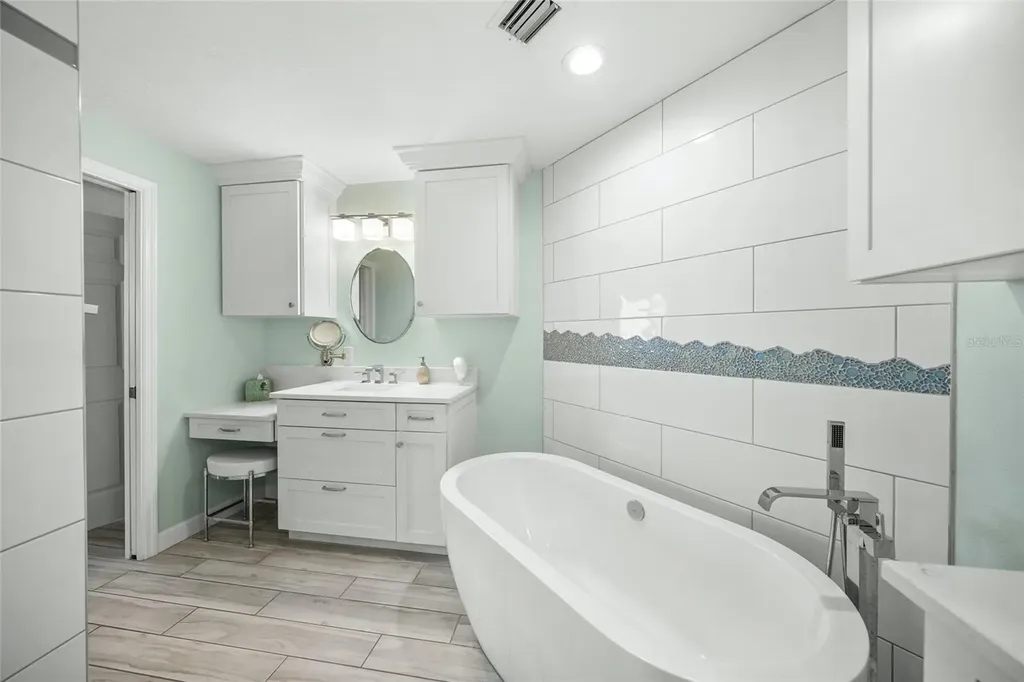 1260 Dolphin Bay Way Sarasota FL 34242