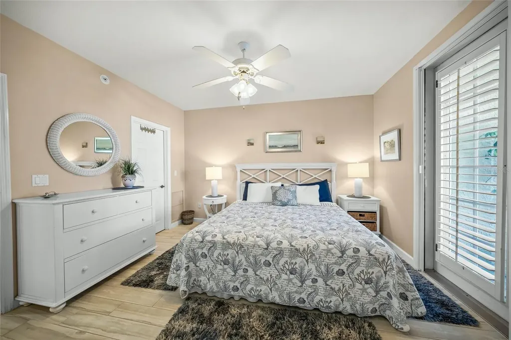 1260 Dolphin Bay Way Sarasota FL 34242