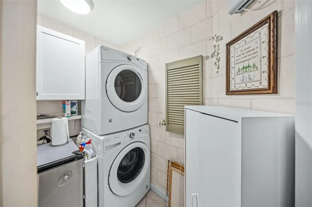 1260 Dolphin Bay Way Sarasota FL 34242