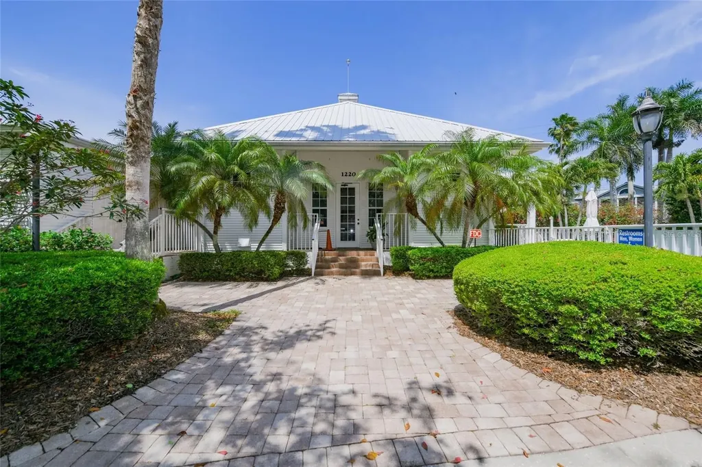 1260 Dolphin Bay Way Sarasota FL 34242
