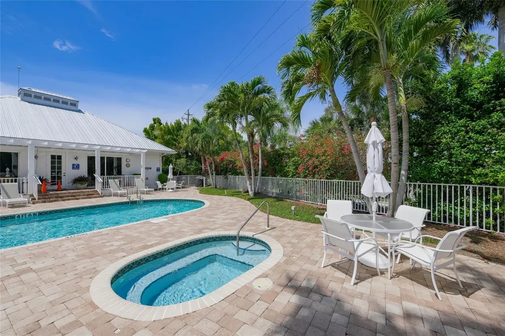 1260 Dolphin Bay Way Sarasota FL 34242