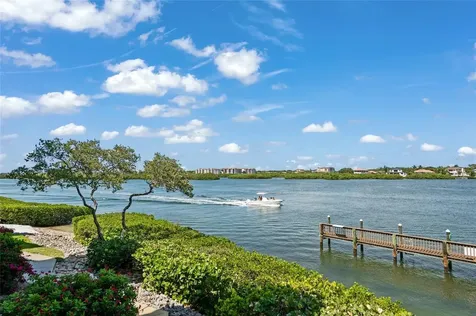 1260 Dolphin Bay Way Sarasota FL 34242