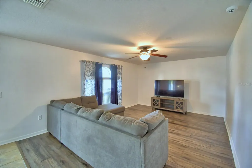 1832 Alambra Circle Apopka FL 32703