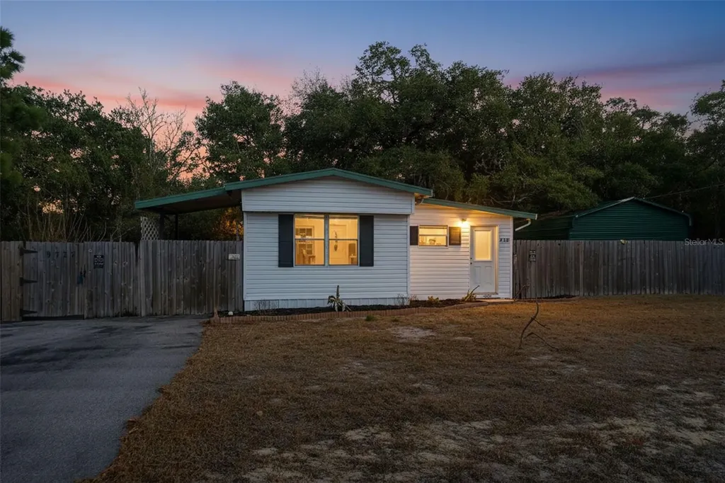 9727 Lake Drive Weeki Wachee FL 34613