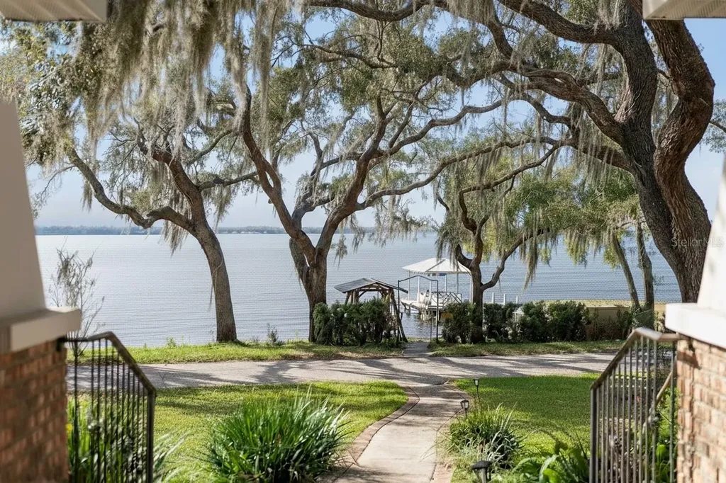 103 S Lakeshore Drive Minneola FL 34715