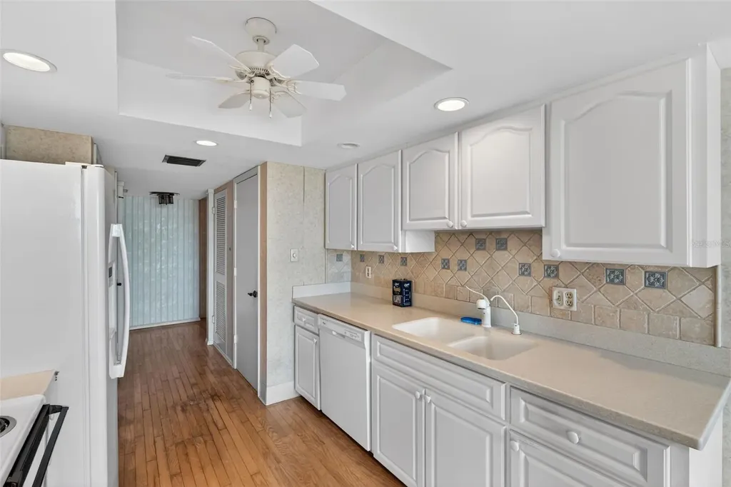 1111 N Gulfstream Avenue Sarasota FL 34236