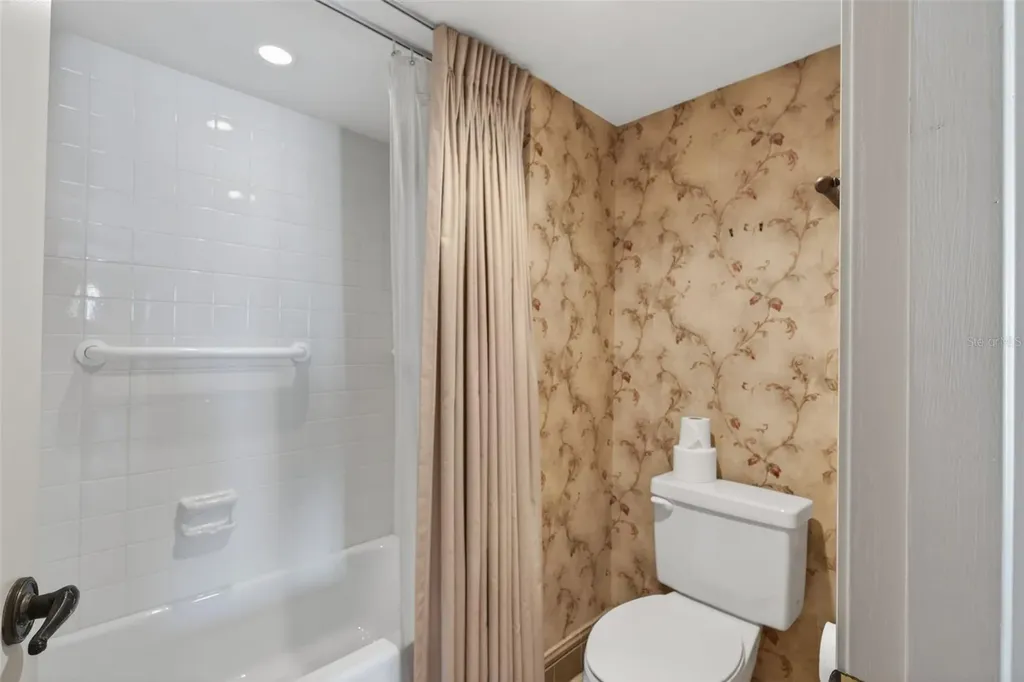 1111 N Gulfstream Avenue Sarasota FL 34236