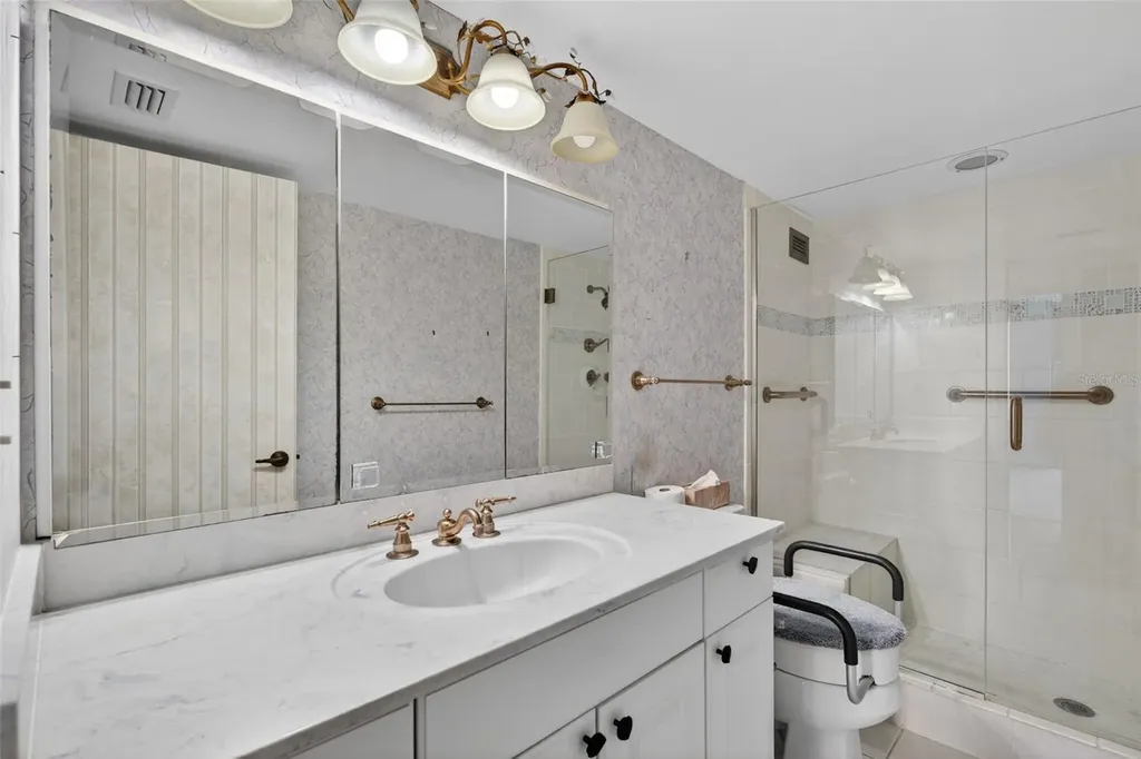 1111 N Gulfstream Avenue Sarasota FL 34236