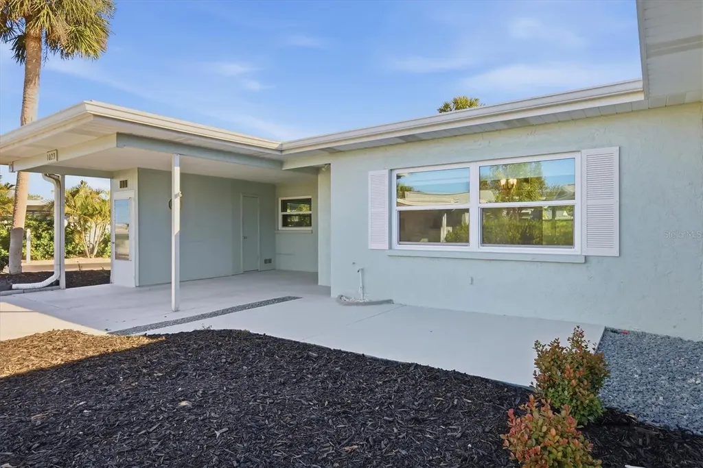 1023 Beach Manor Circle Venice FL 34285
