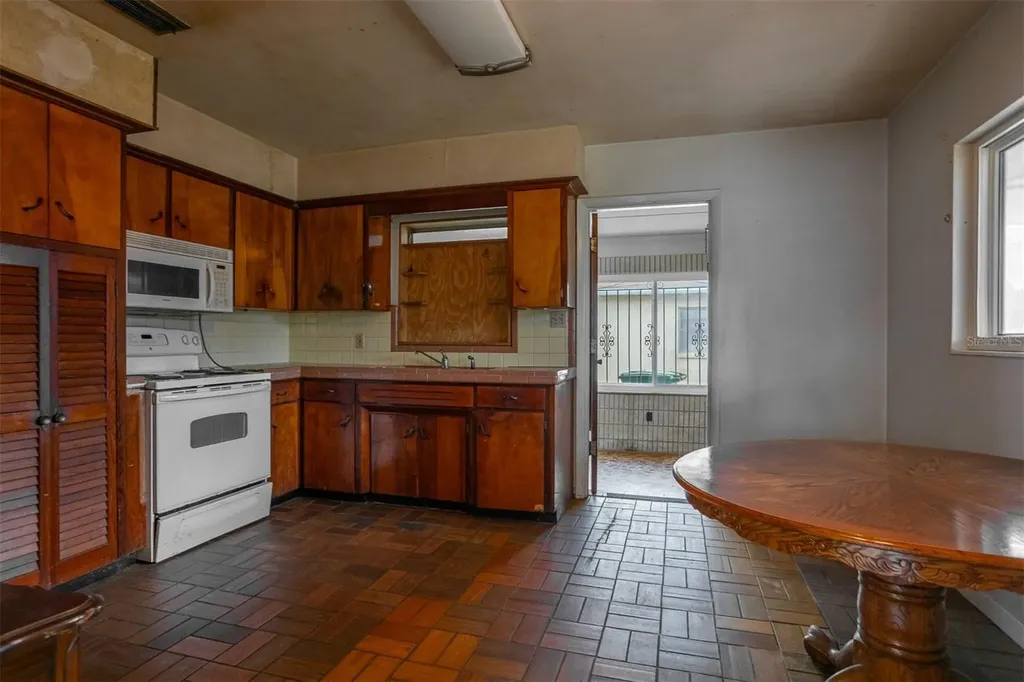 2903 W Heiter Street Tampa FL 33607