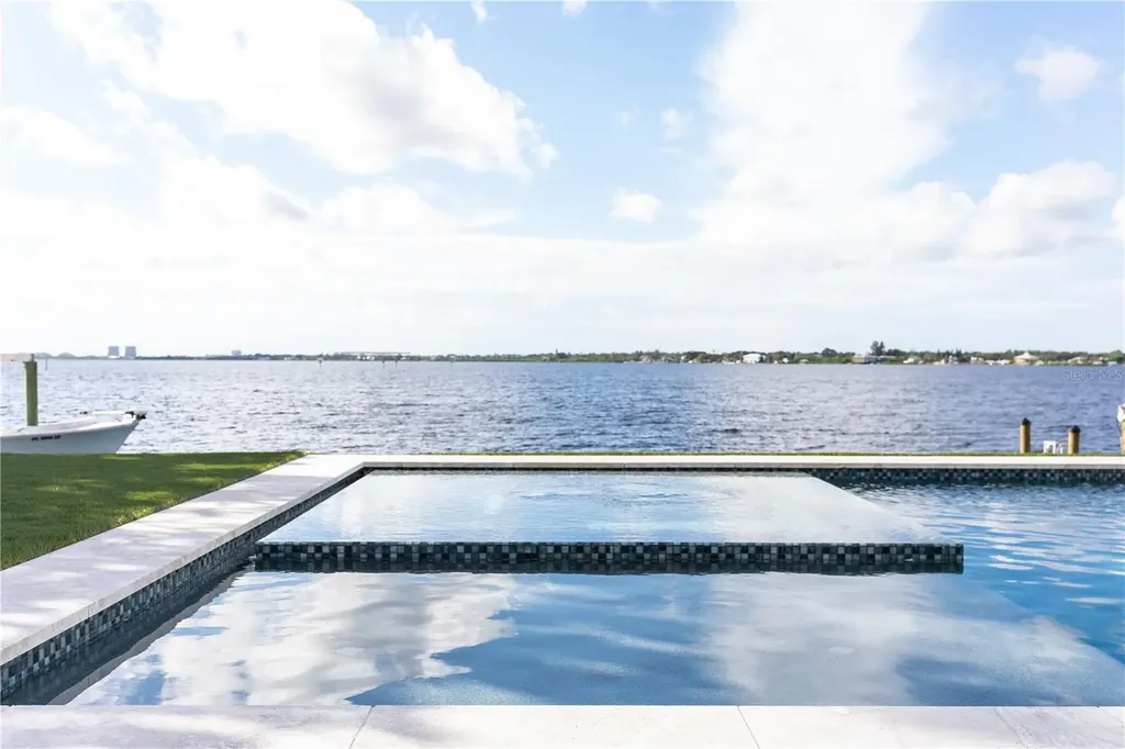 628 Regatta Way Bradenton FL 34208