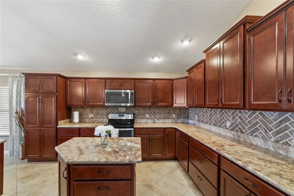 9041 SE 166th Kathy Loop The Villages FL 32162