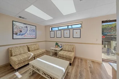 1872 S Tamiami Trail Venice FL 34293