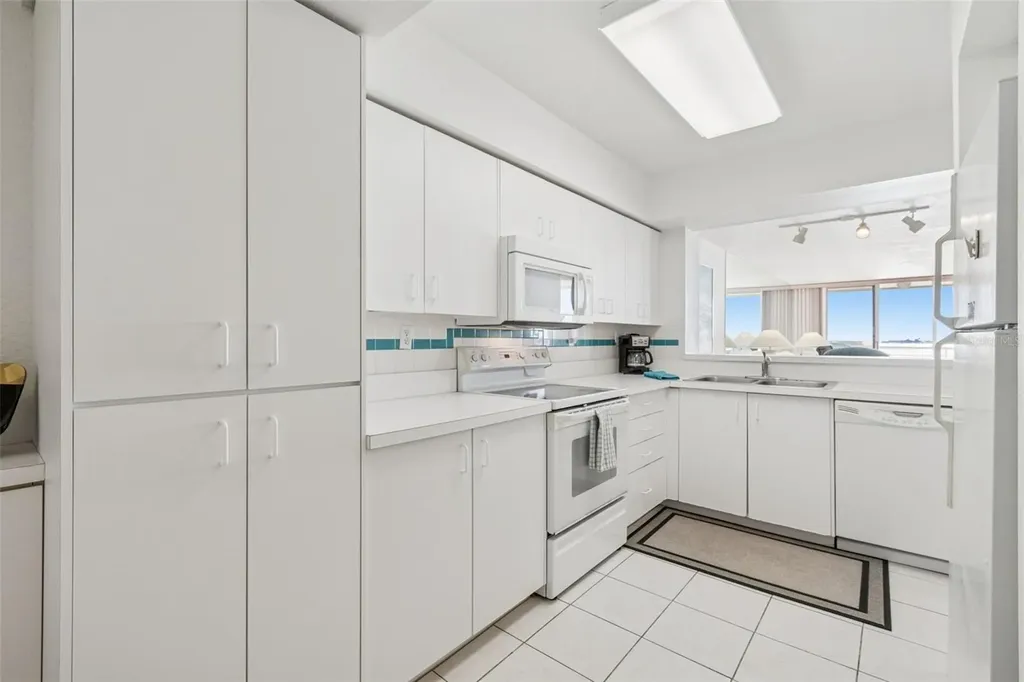 6105 Bahia Del Mar Circle St Petersburg FL 33715