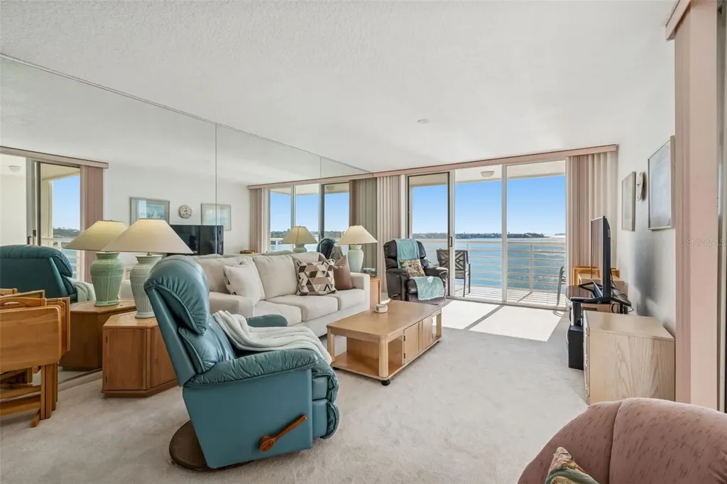 6105 Bahia Del Mar Circle St Petersburg FL 33715