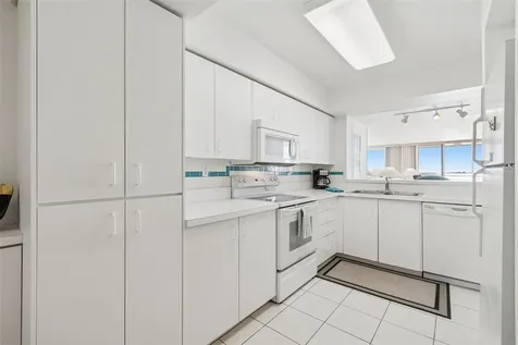 6105 Bahia Del Mar Circle St Petersburg FL 33715
