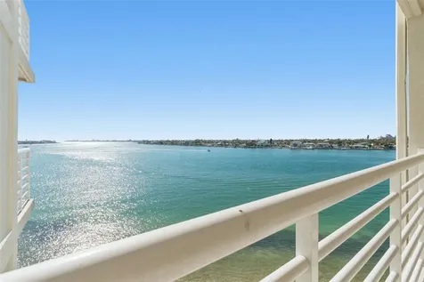 6105 Bahia Del Mar Circle St Petersburg FL 33715