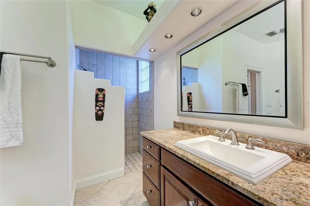 3907 Alamanda Drive Sarasota FL 34238