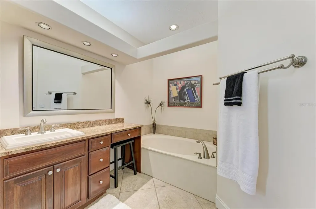 3907 Alamanda Drive Sarasota FL 34238