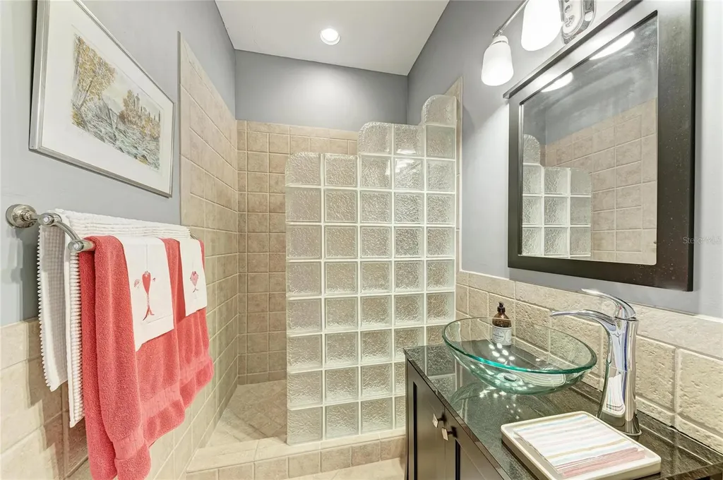 3907 Alamanda Drive Sarasota FL 34238