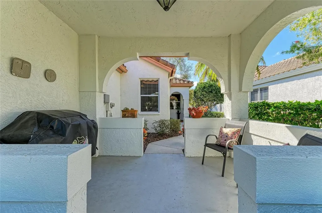 3907 Alamanda Drive Sarasota FL 34238