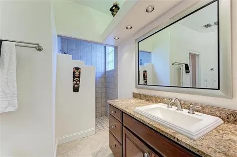 3907 Alamanda Drive Sarasota FL 34238
