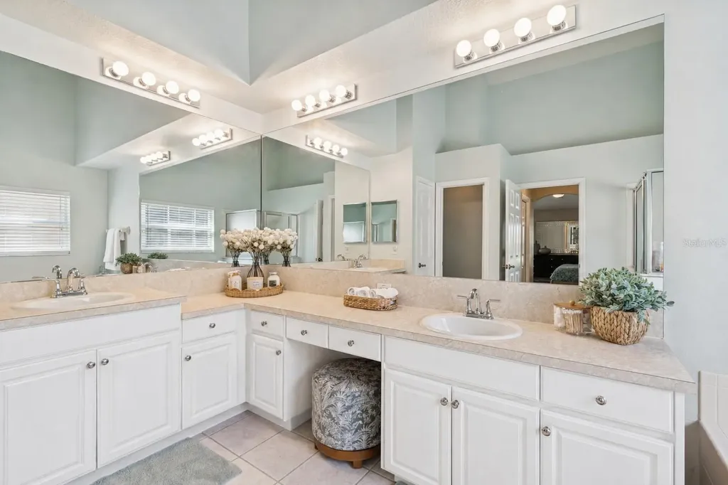 10122 Whisper Pointe Drive Tampa FL 33647