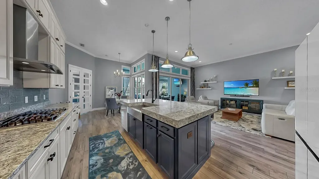 6951 Crestpoint Drive Apollo Beach FL 33572