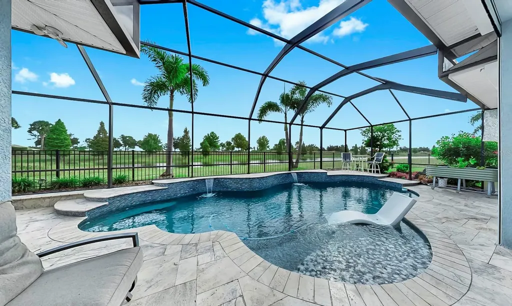 6951 Crestpoint Drive Apollo Beach FL 33572