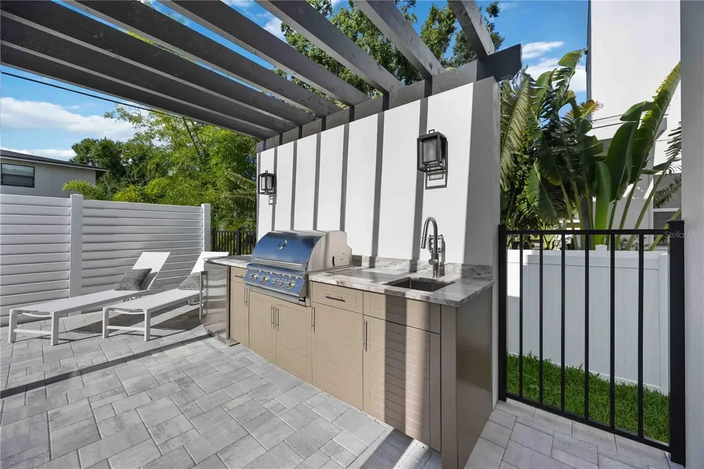 2590 Floyd Street Sarasota FL 34239