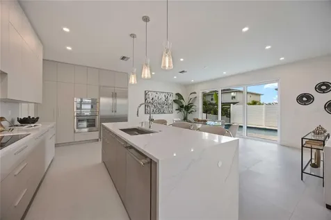 2590 Floyd Street Sarasota FL 34239