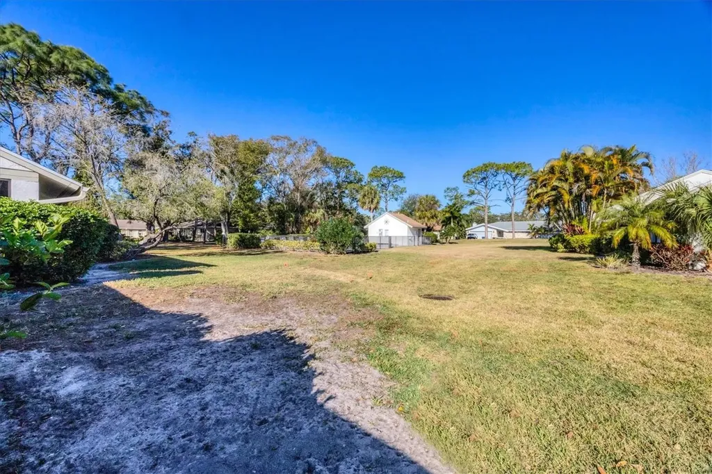 5222 Myrtle Wood Sarasota FL 34235