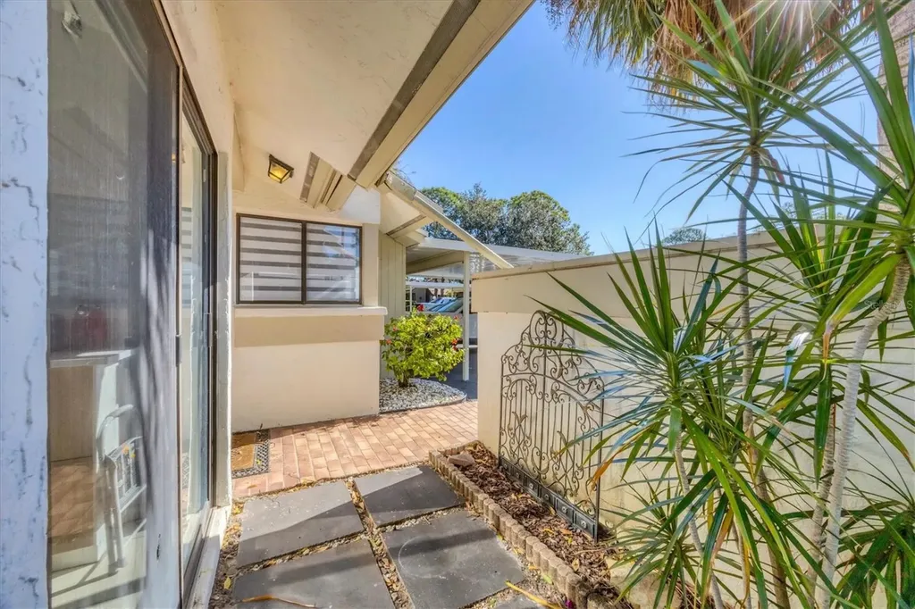 5222 Myrtle Wood Sarasota FL 34235