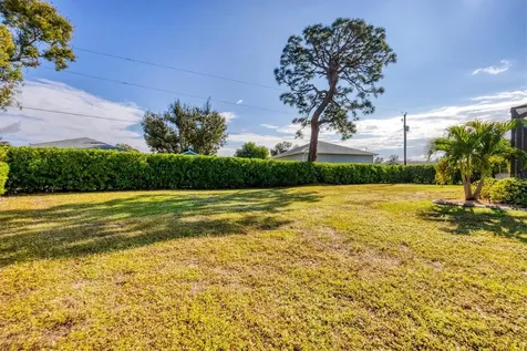 1815 Neptune Drive Englewood FL 34223