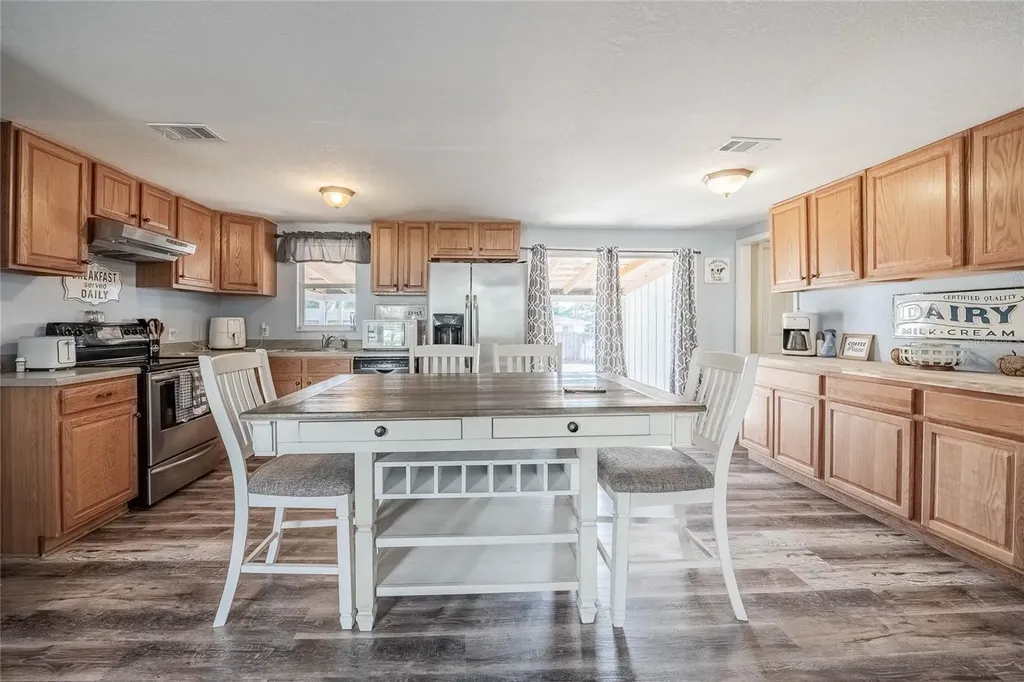 729 E Lake Avenue Eagle Lake FL 33839