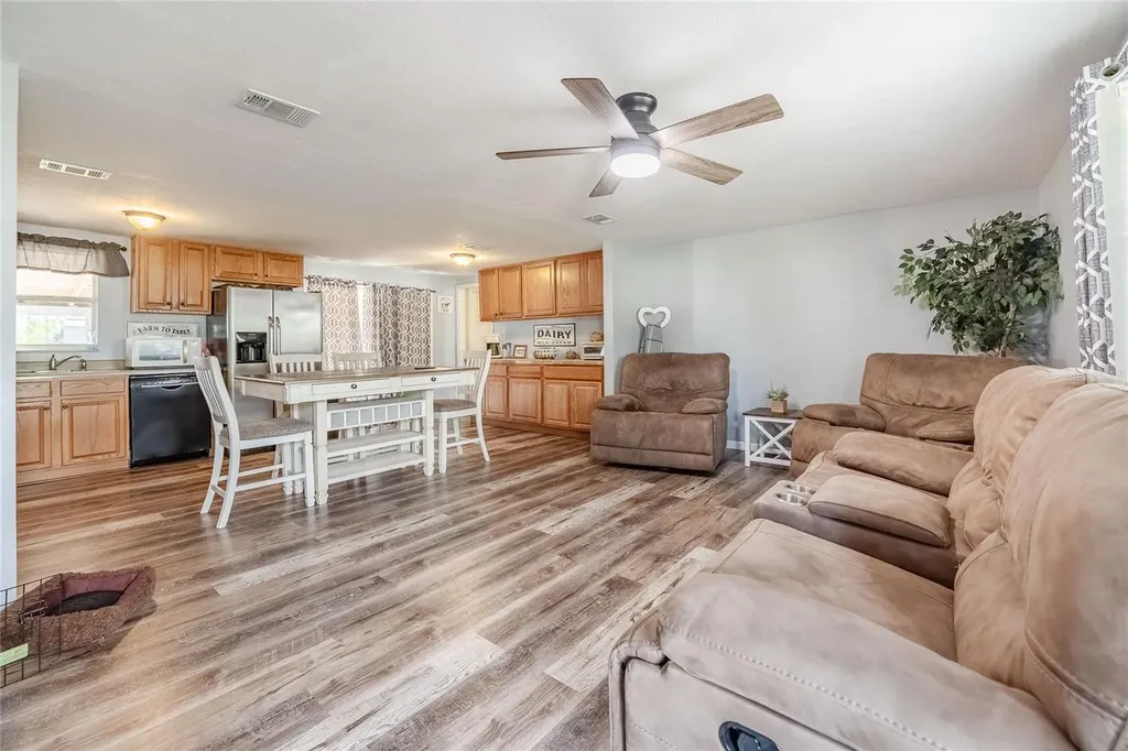 729 E Lake Avenue Eagle Lake FL 33839