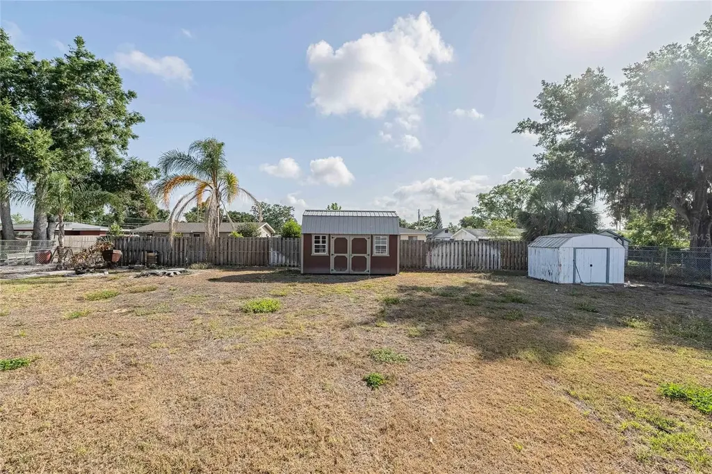 729 E Lake Avenue Eagle Lake FL 33839