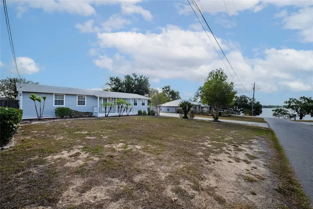 729 E Lake Avenue Eagle Lake FL 33839