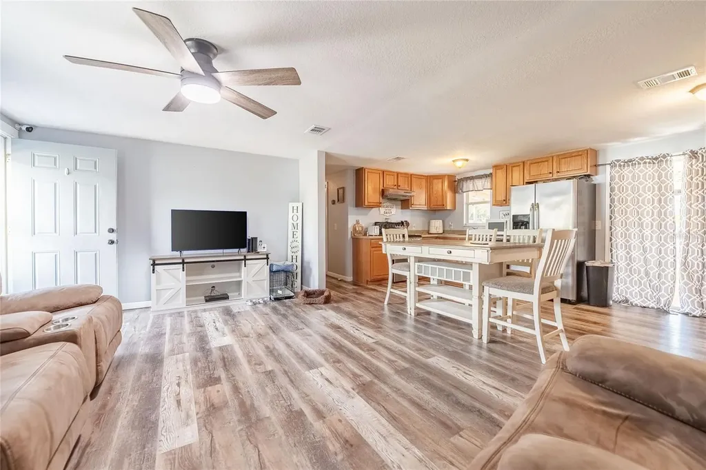 729 E Lake Avenue Eagle Lake FL 33839