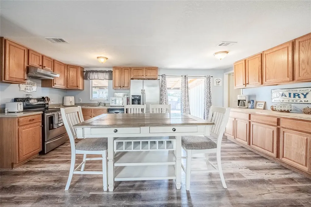 729 E Lake Avenue Eagle Lake FL 33839