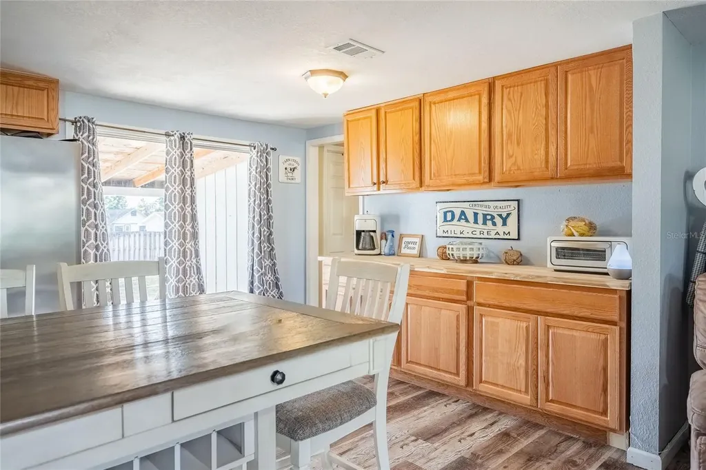 729 E Lake Avenue Eagle Lake FL 33839