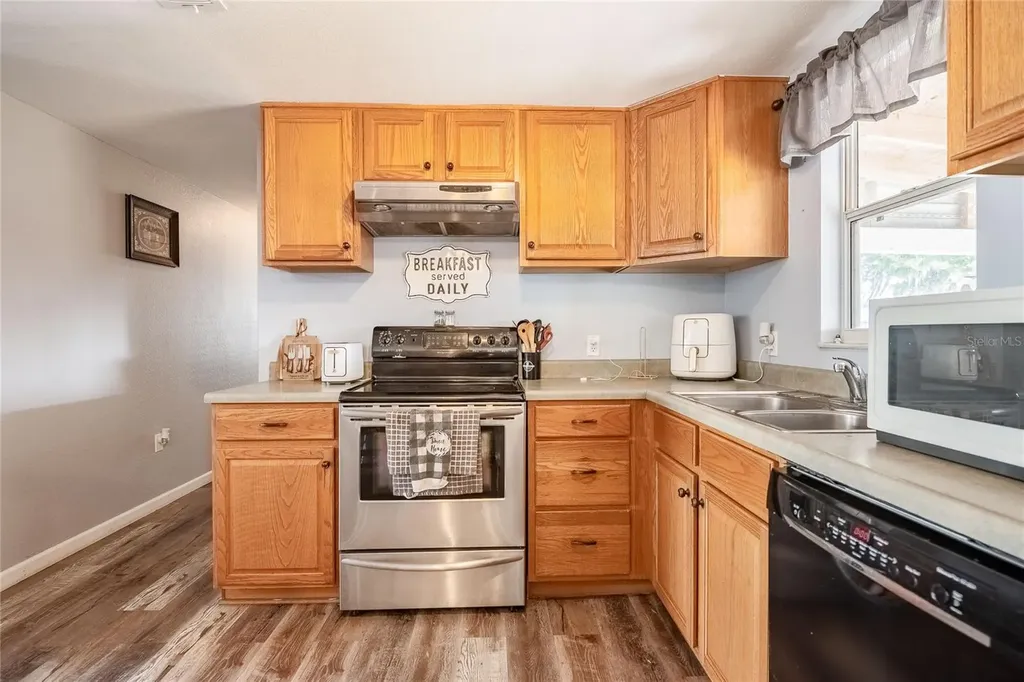 729 E Lake Avenue Eagle Lake FL 33839