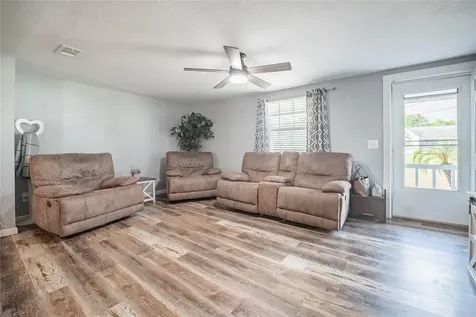 729 E Lake Avenue Eagle Lake FL 33839