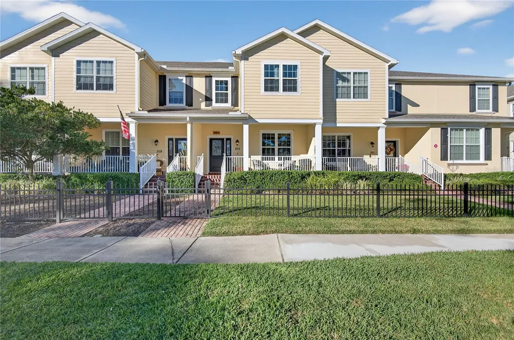 205 49th Avenue N St Petersburg FL 33703