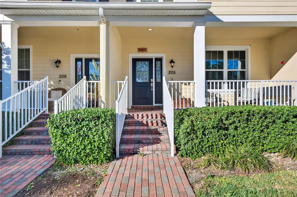 205 49th Avenue N St Petersburg FL 33703