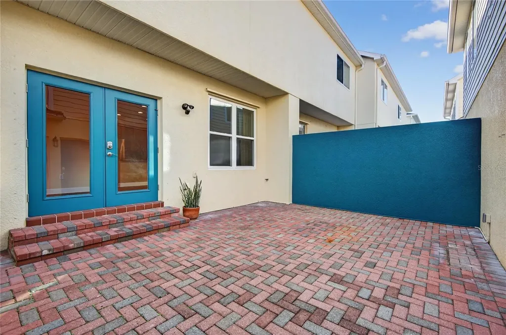 205 49th Avenue N St Petersburg FL 33703