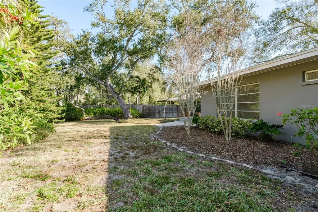 6952 122nd Street Seminole FL 33772